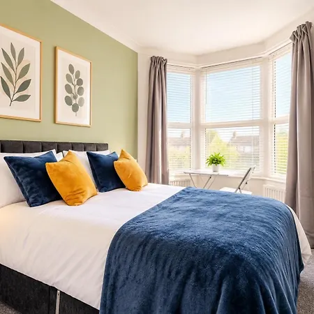 Modern Four Bed Home Near City Centre Sleep 8 Hébergement de vacances Bristol