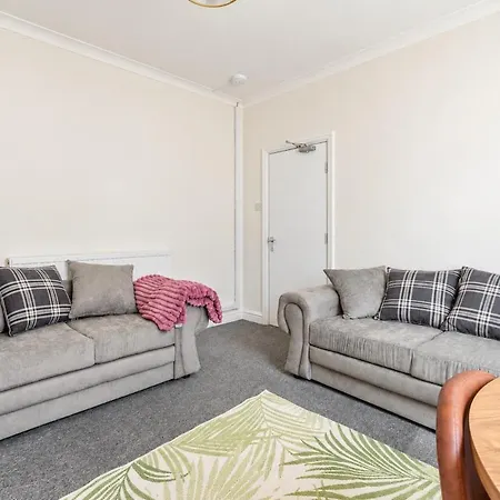 Hébergement de vacances Modern Four Bed Home Near City Centre Sleep 8