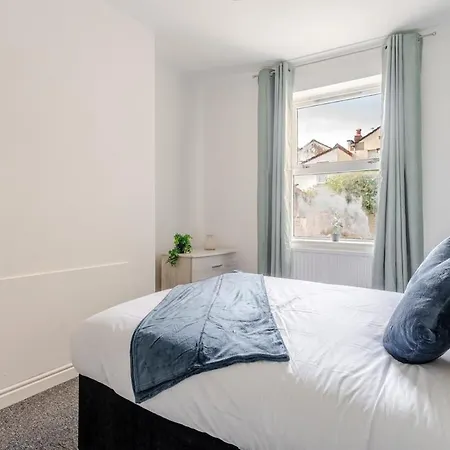 Hébergement de vacances Modern Four Bed Home Near City Centre Sleep 8 Bristol