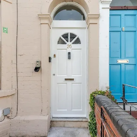 Modern Four Bed Home Near City Centre Sleep 8 * Bristol