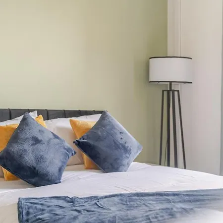 Modern Four Bed Home Near City Centre Sleep 8 Hébergement de vacances Bristol